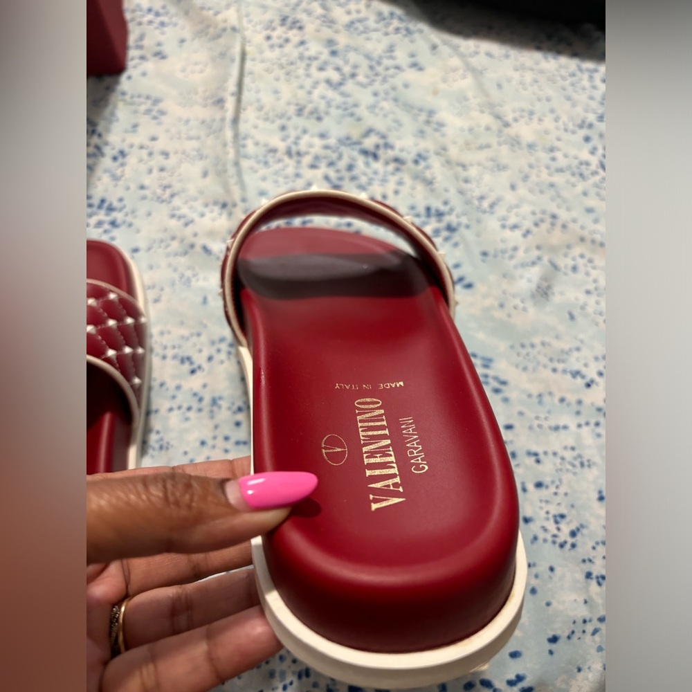 Valentino Garavani Rockstud Slides in Red and white - Picture 4 of 15
